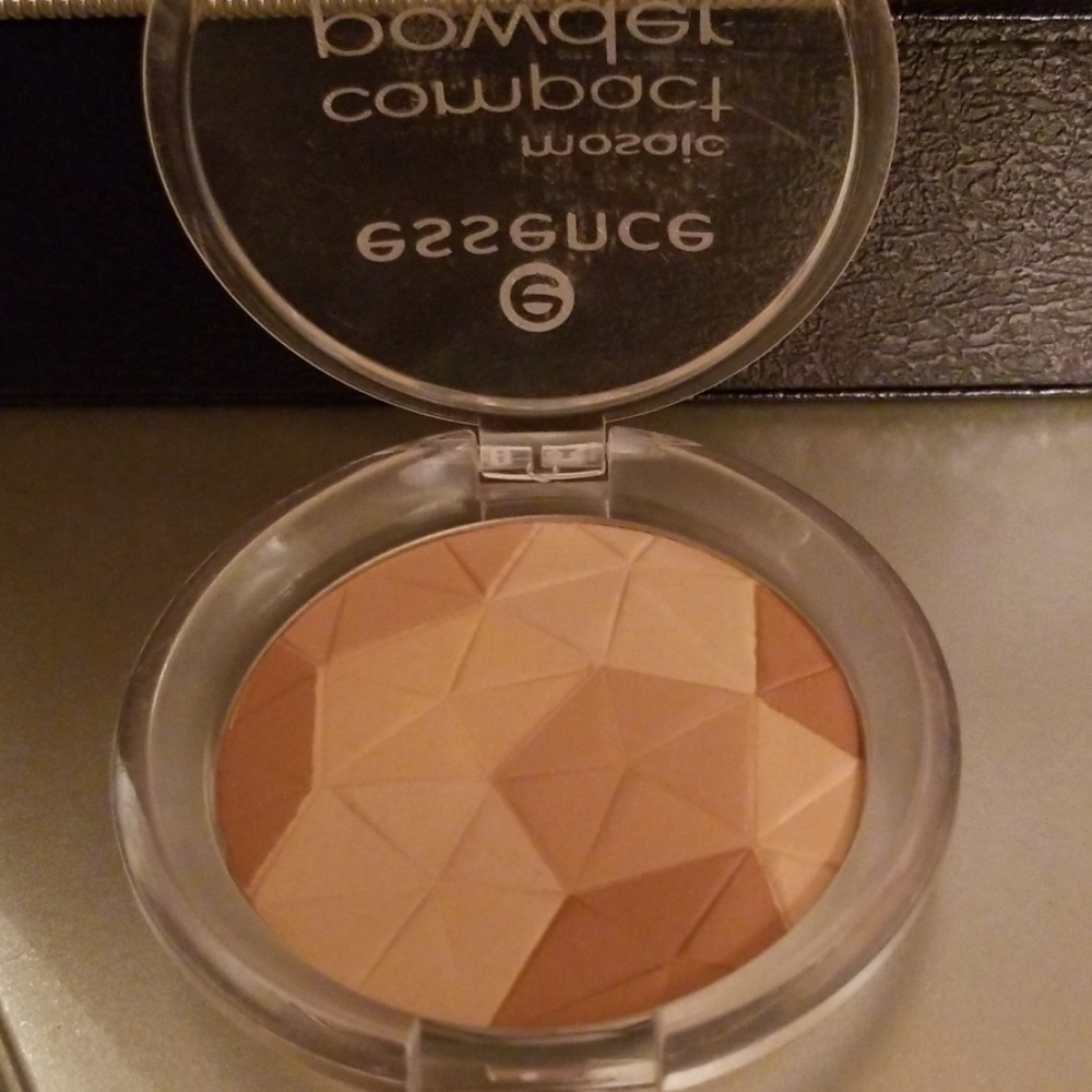 Essence Mosaic Blush and Compact Bronzer Powder - Picture 2 of 3